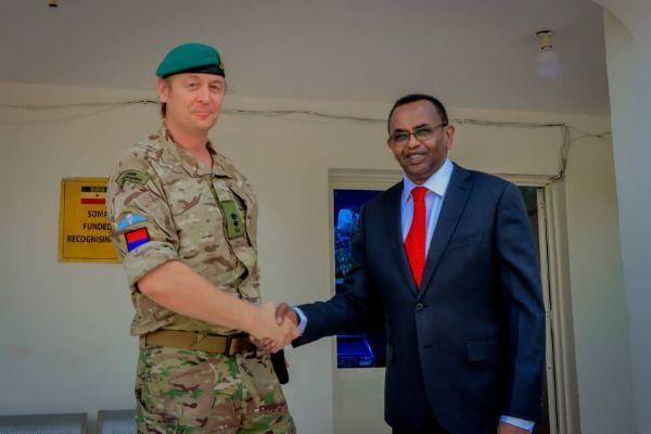 Director General Mustafe Cumar Farax held talks with the newly appointed British Defence Attaché Lieutenant Colonel Ash Wiseman for Somaliland and Somalia