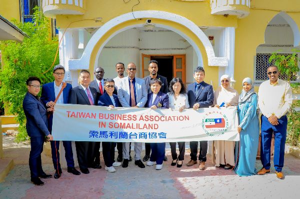Wasiirka Wasaaradda Maalgashiga iyo Warshadaha ayaa qaabilay Taiwan Business Association