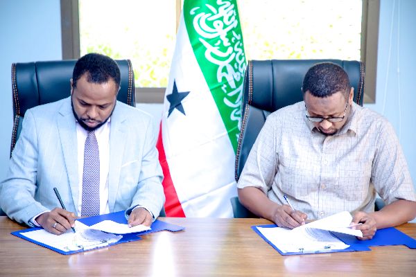 The Deputy Minister of the Ministry of Communications and Technology and the State Minister of the Ministry of Education and Science of the Republic of Somaliland have jointly signed a (MoU).