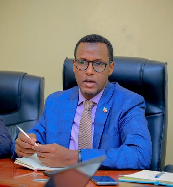 Machadka Shaqaalaha Dawladda Saaka waxa ka qabsoomay Shir kaas oo ay kasoo qaybgaleen Agaasimayasha Machadka, Shirkaa oo uu Agaasiminayay  Agaasimaha Fulinta ee Machadka Shaqaalaha Dawladda mudane Moh