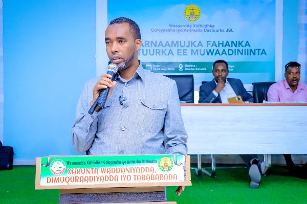 Agaasimaha Guud ayaa Furay  Tababar ku saabsan Barnaamijka Fahamka Dastuurka ee Muwaadinka