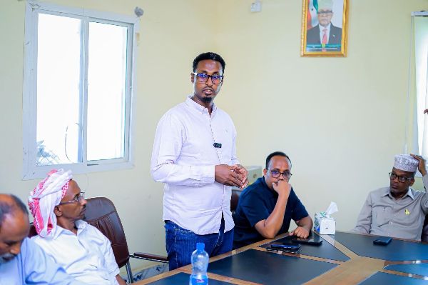 Wafti Wasiirro ah oo uu ka mid yahay Wasiirka Wasaaradda Dhallinyarada iyo Ciyaaraha JSL Ahmed-yasiin Mohamed Farah oo Safar shaqo ku jooga gobolka Salel ayaa maanta Xarunta Maamulka gobolka......
