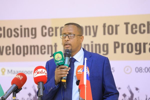 Wasaaradda Isgaadhsiinta iyo Teknoolajiyadda JSL oo kaashanaysa Wasaaraddda Waxbarashada iyo Sanduuqa Taiwan ICDF ayaa maanta ku qabatay Huteelka Maansoor ee magaalada Hargeysa xafladda xidhitaanka ba