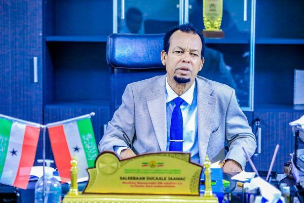 Wasiirka wasaaradda dib-u-dejinta iyo arrimaha bani,aadannimada