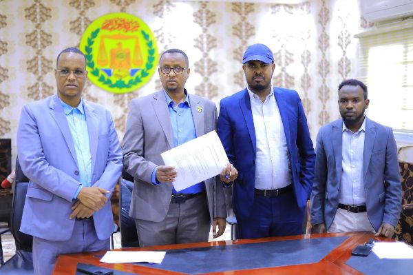 Wasaaradda Isgaadhsiinta iyo Tiknoolajiyadda JSL iyo Jamaacadda Frantz Fanon University oo Heshiis Wada galay.