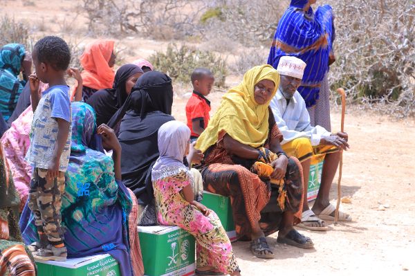 Haayadda U Diyaargarawga Aafooyinka iyo Kaydka Raashinka Qaranka oo degmadda  Caynaba ka Qaybisay Deeq Raashin oo Ka Timatay Boqortooyadda Sucuudi Carabiya