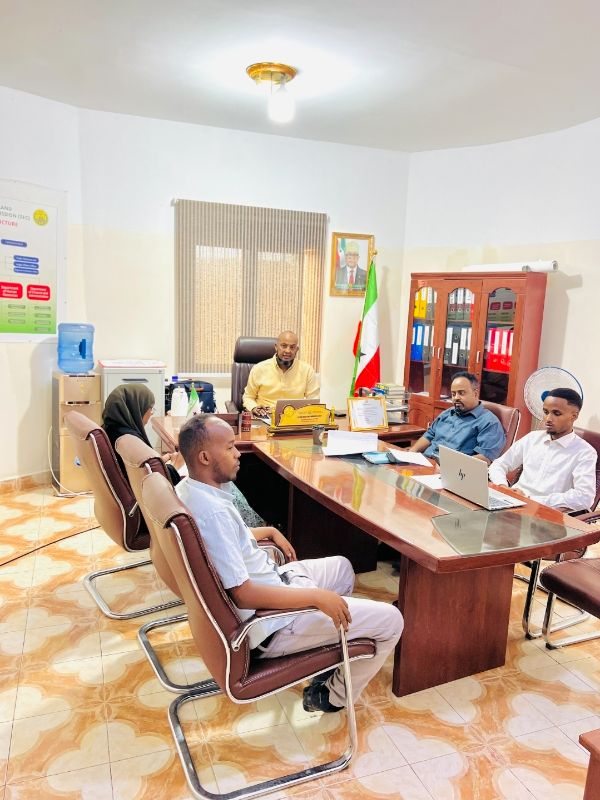 Kullanka Dardar Gelinta Waaxaha Cudduda Shaqaalaha iyo Waaxda Xidhiidhka Dadweynaha iyo War is Gaadhsiinta.